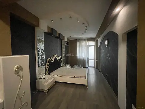 Satılır 4 otaqlı mənzil 204 m²