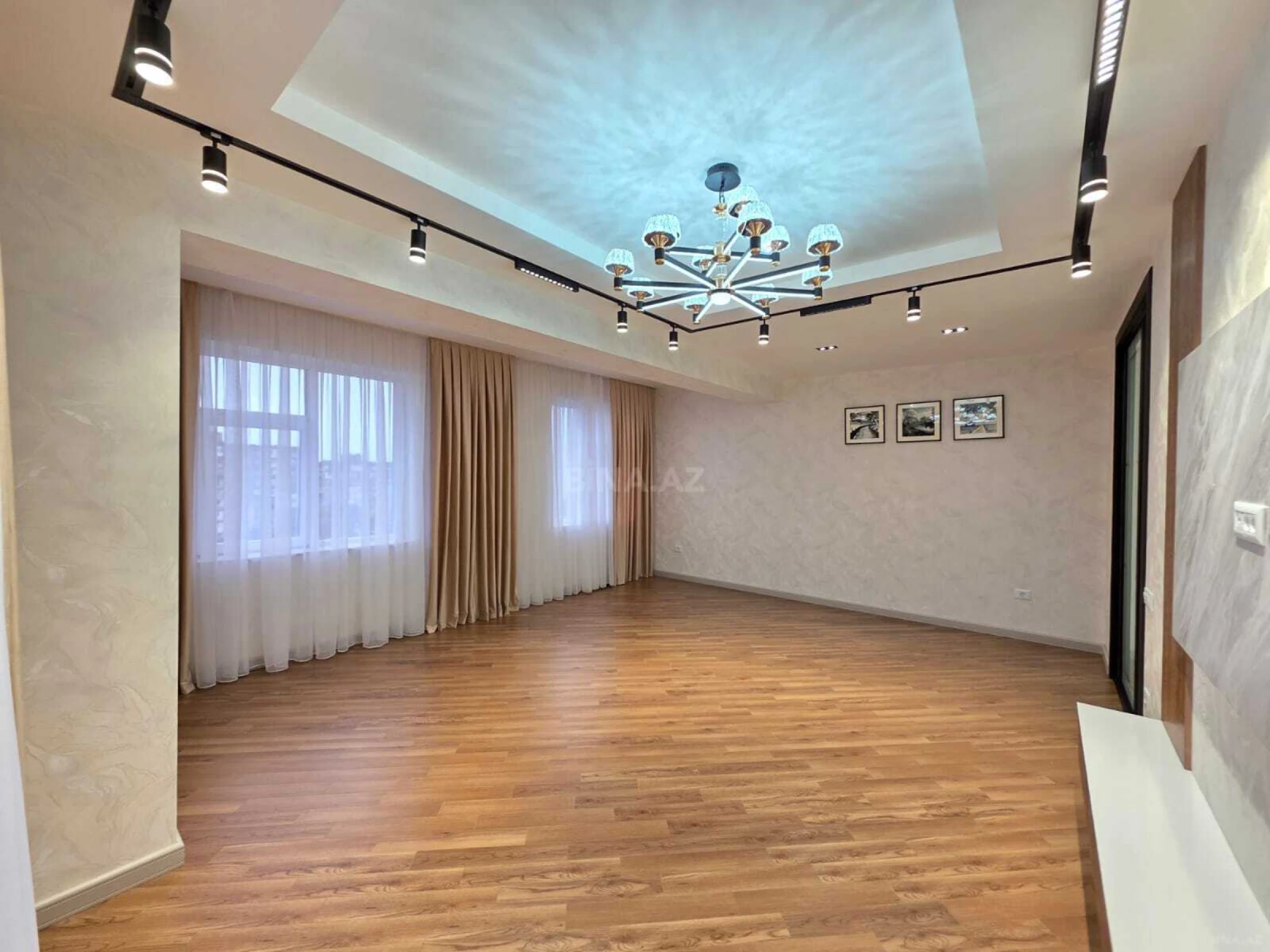 Satılır 3 otaqlı mənzil 128 m²