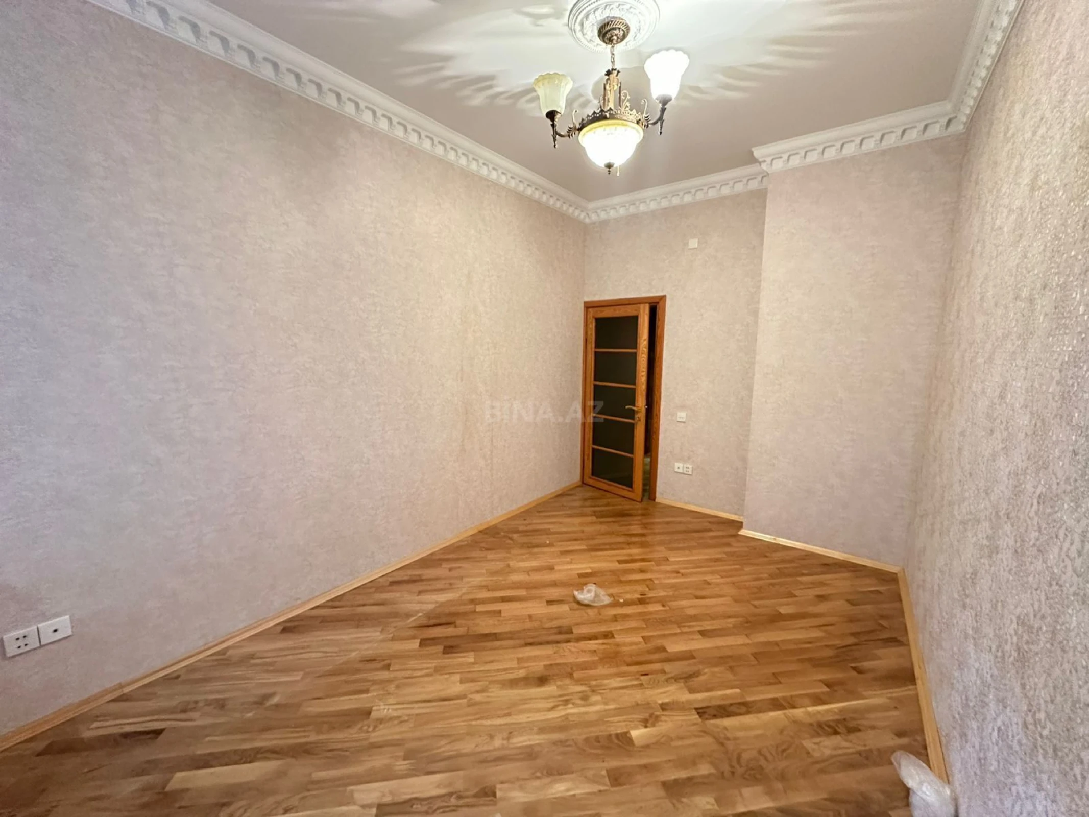 Satılır 4 otaqlı mənzil 120 m²