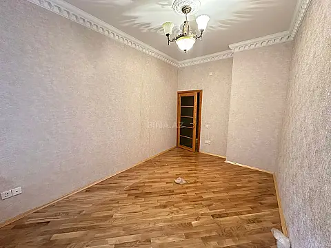 Satılır 4 otaqlı mənzil 120 m²