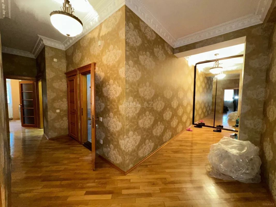 Satılır 4 otaqlı mənzil 120 m²