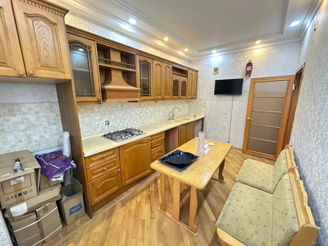 Satılır 4 otaqlı mənzil 120 m²