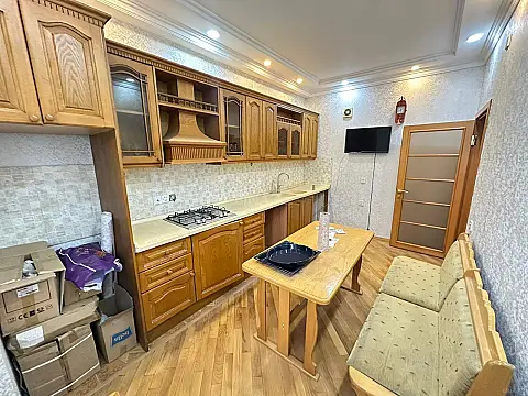 Satılır 4 otaqlı mənzil 120 m²