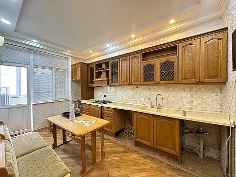 Satılır 4 otaqlı mənzil 120 m²