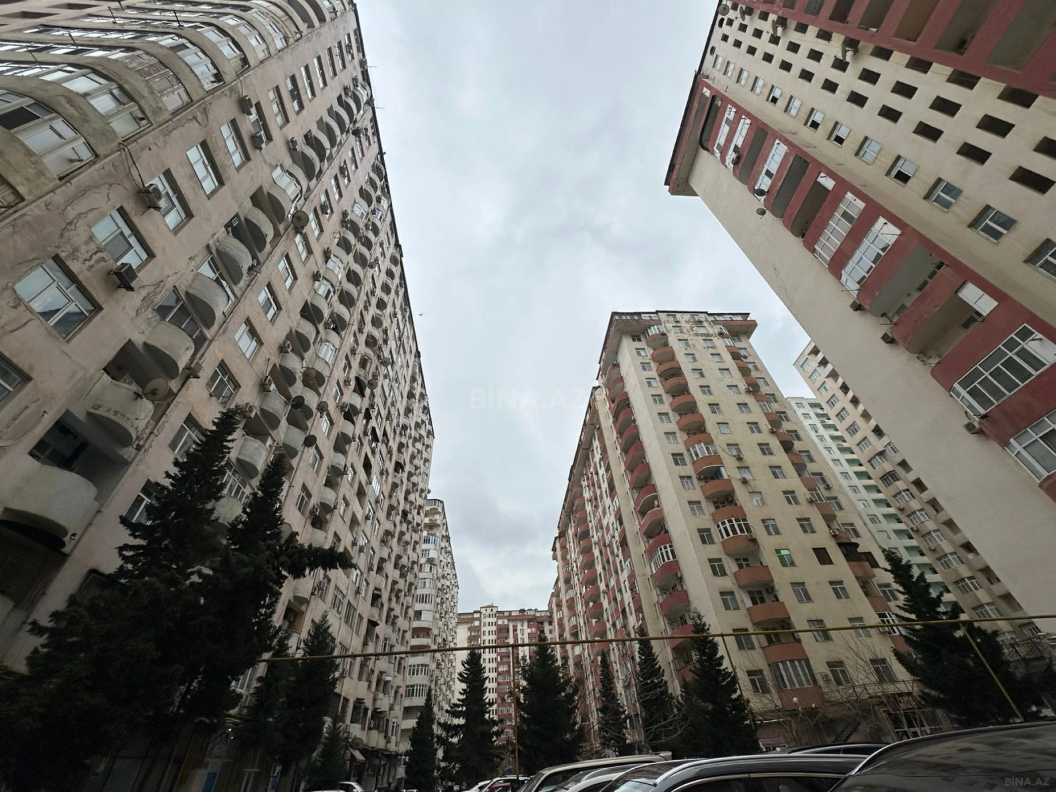 Satılır 4 otaqlı mənzil 120 m²