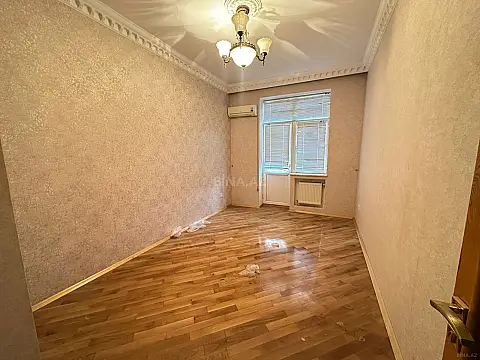 Satılır 4 otaqlı mənzil 120 m²