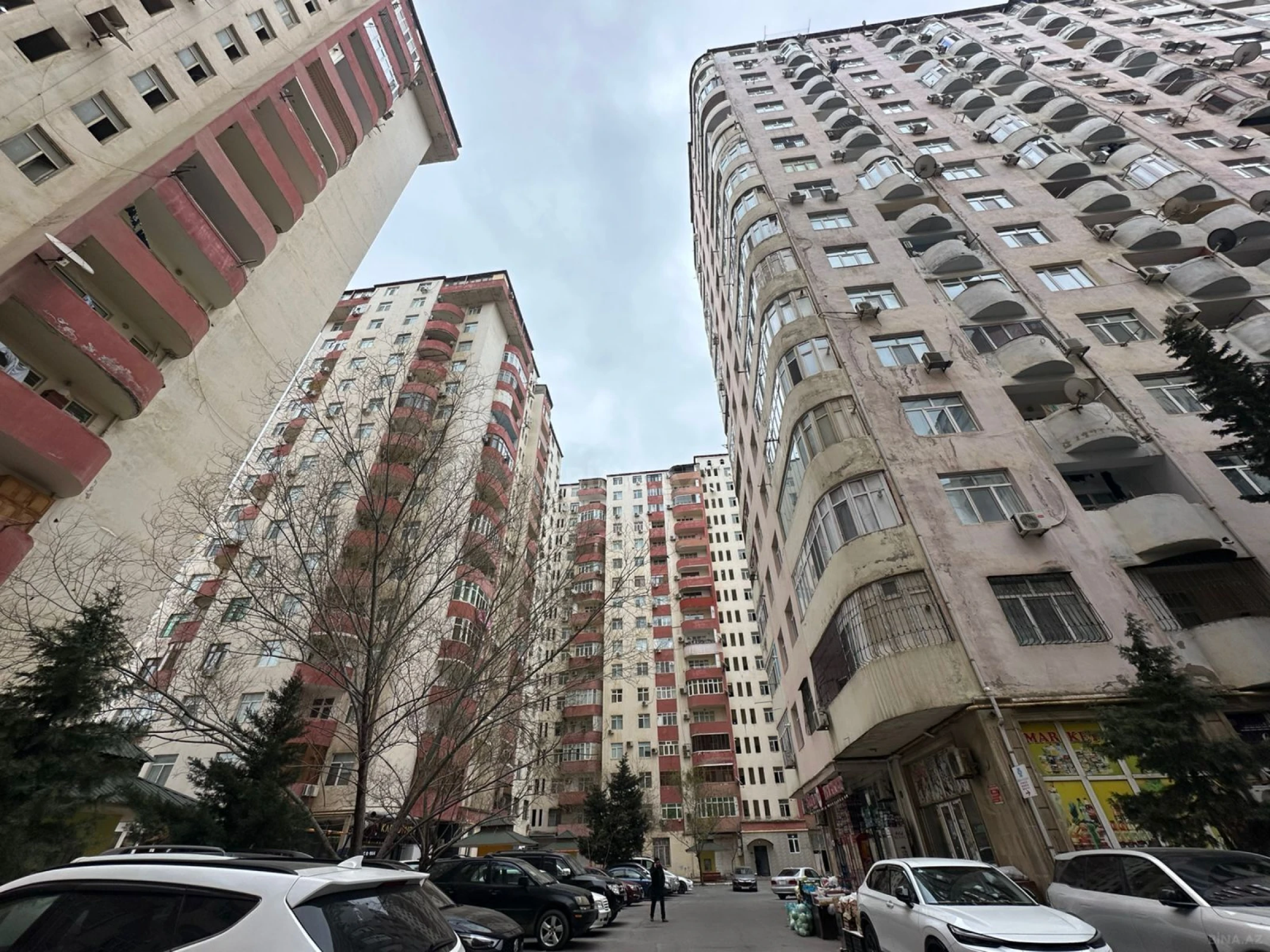 Satılır 4 otaqlı mənzil 120 m²