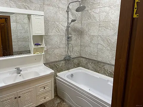 Kirayə verilir 4 otaqlı mənzil 170 m²