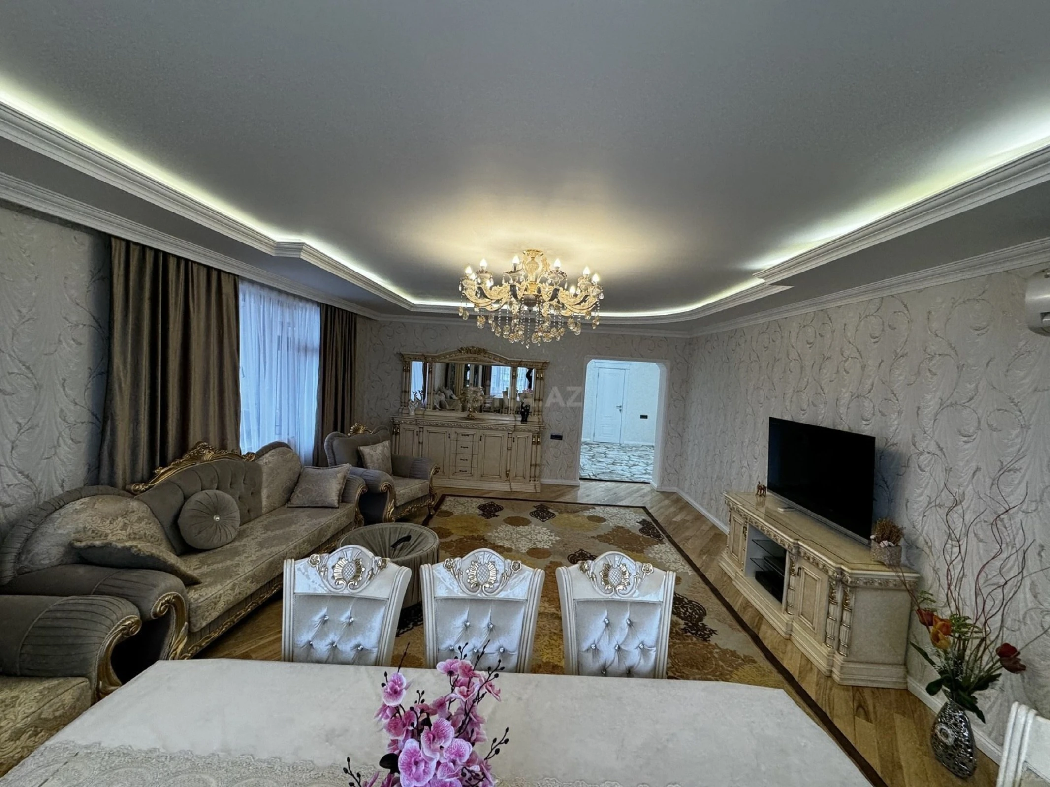 Kirayə verilir 3 otaqlı mənzil 140 m²