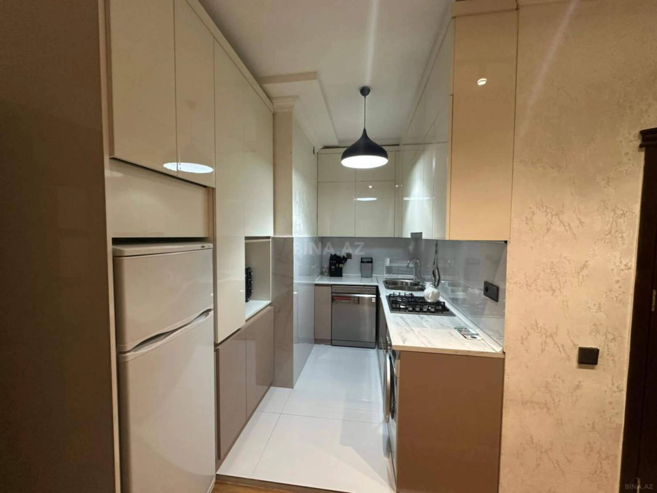 Kirayə verilir 2 otaqlı mənzil 90 m²