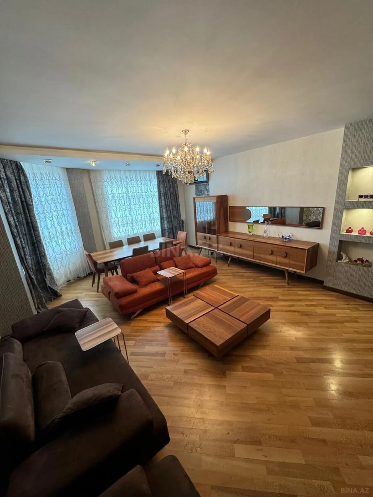 Kirayə verilir 4 otaqlı mənzil 200 m²