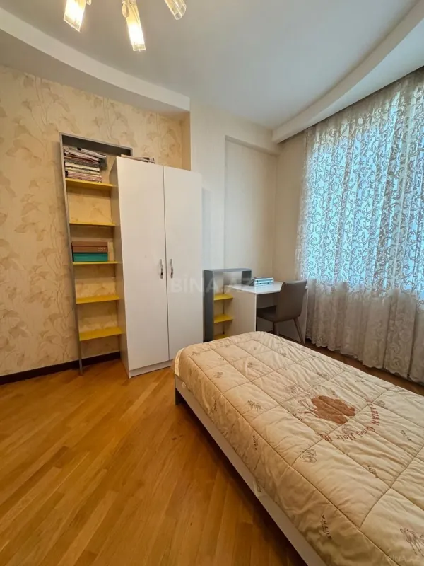 Kirayə verilir 4 otaqlı mənzil 200 m²