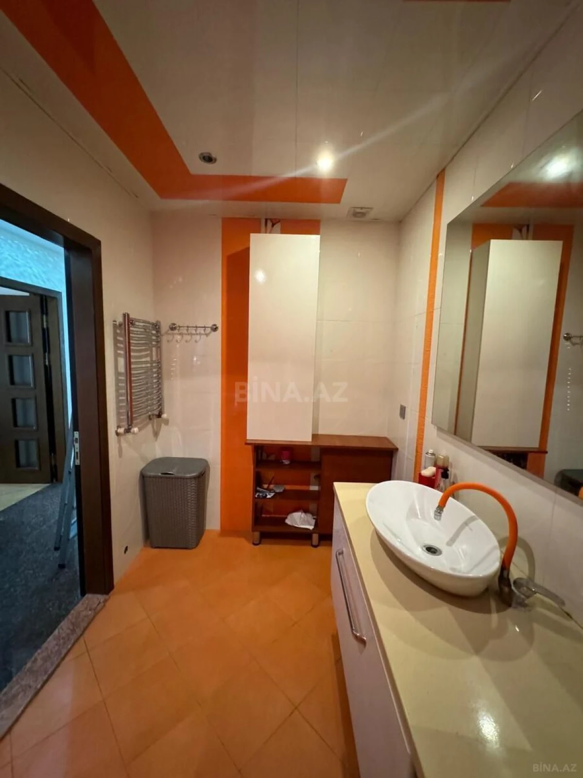 Kirayə verilir 4 otaqlı mənzil 200 m²