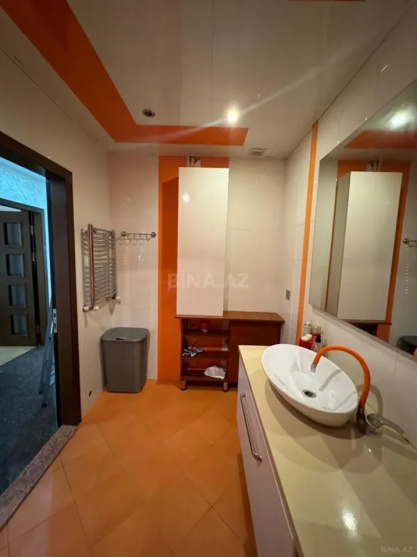 Kirayə verilir 4 otaqlı mənzil 200 m²