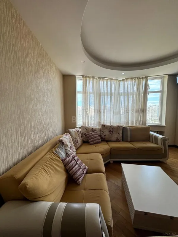 Kirayə verilir 4 otaqlı mənzil 200 m²