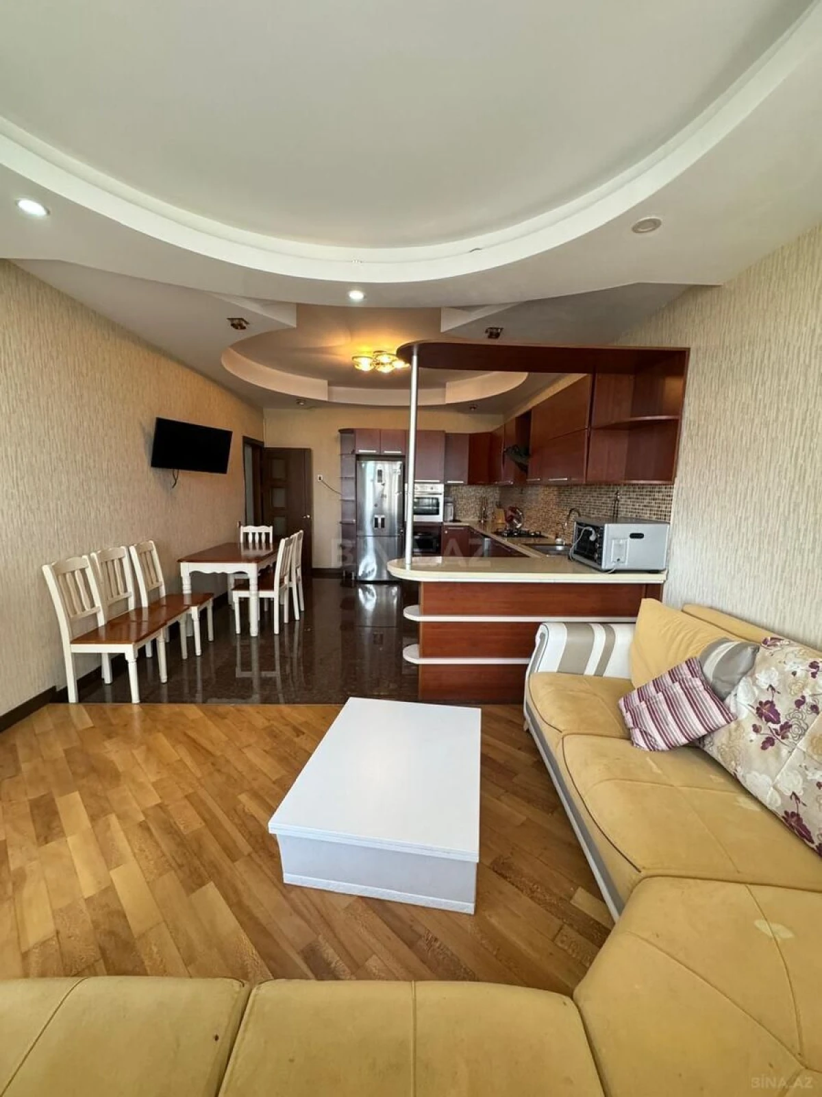 Kirayə verilir 4 otaqlı mənzil 200 m²