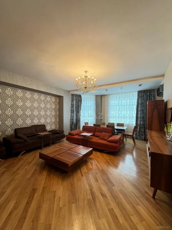 Kirayə verilir 4 otaqlı mənzil 200 m²