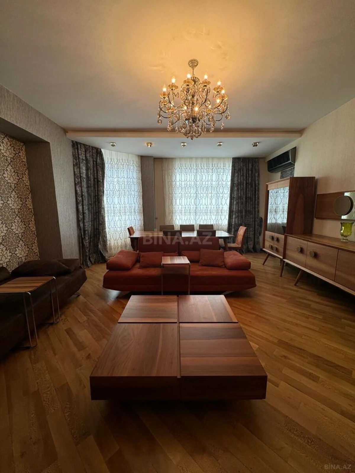 Kirayə verilir 4 otaqlı mənzil 200 m²
