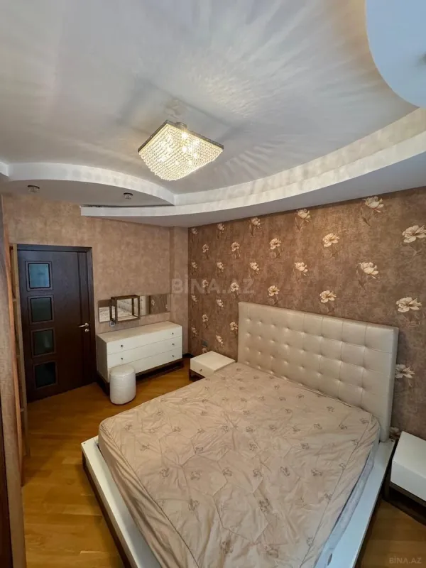 Kirayə verilir 4 otaqlı mənzil 200 m²