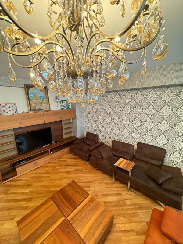 Kirayə verilir 4 otaqlı mənzil 200 m²