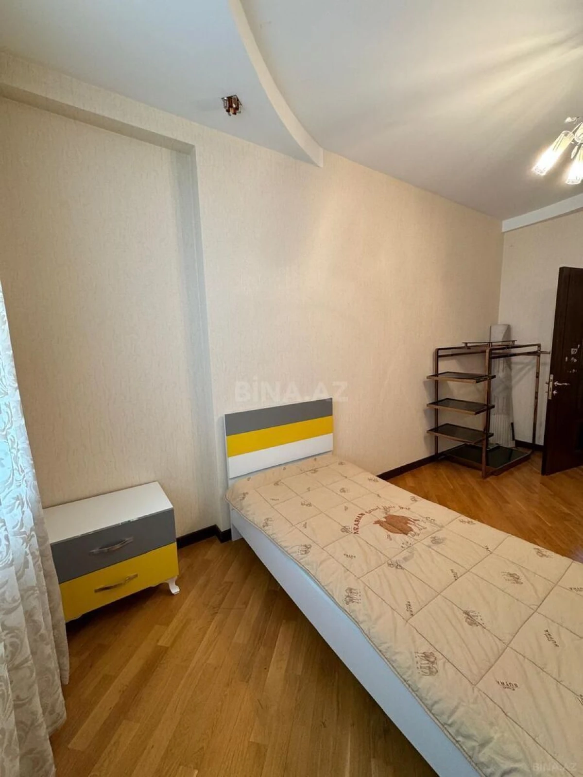 Kirayə verilir 4 otaqlı mənzil 200 m²