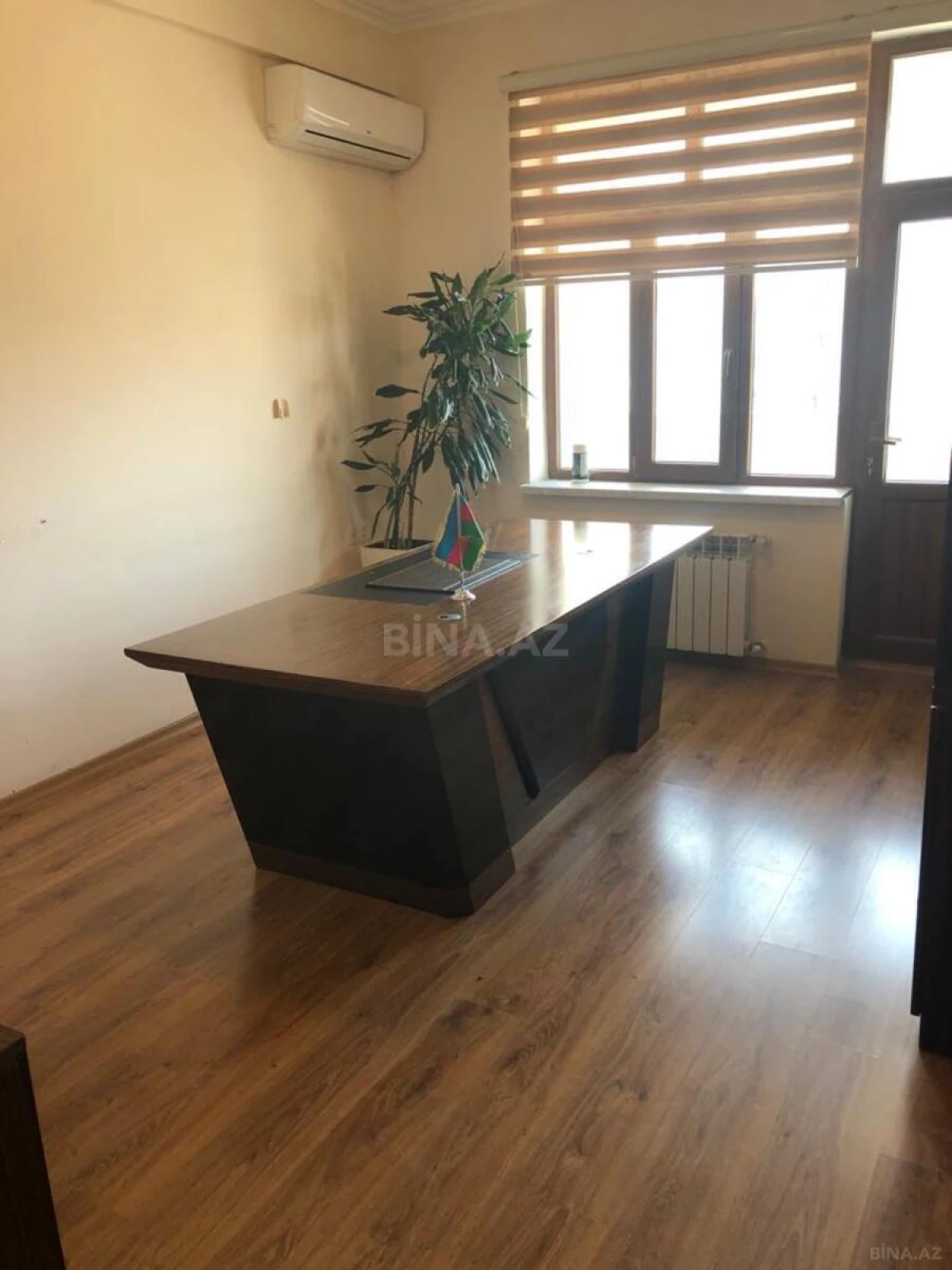 Satılır 4 otaqlı mənzil 203 m²