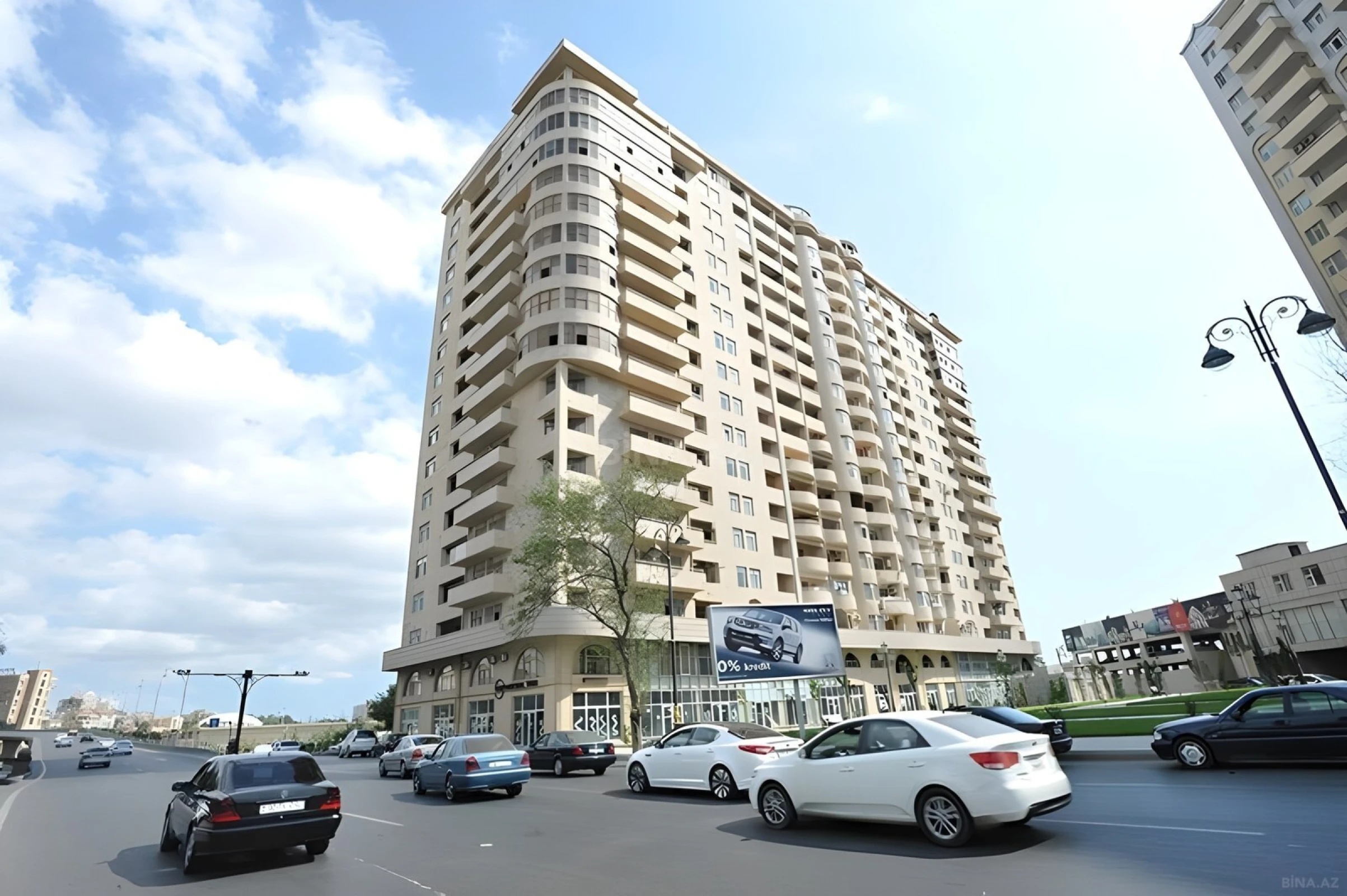 Satılır 4 otaqlı mənzil 203 m²
