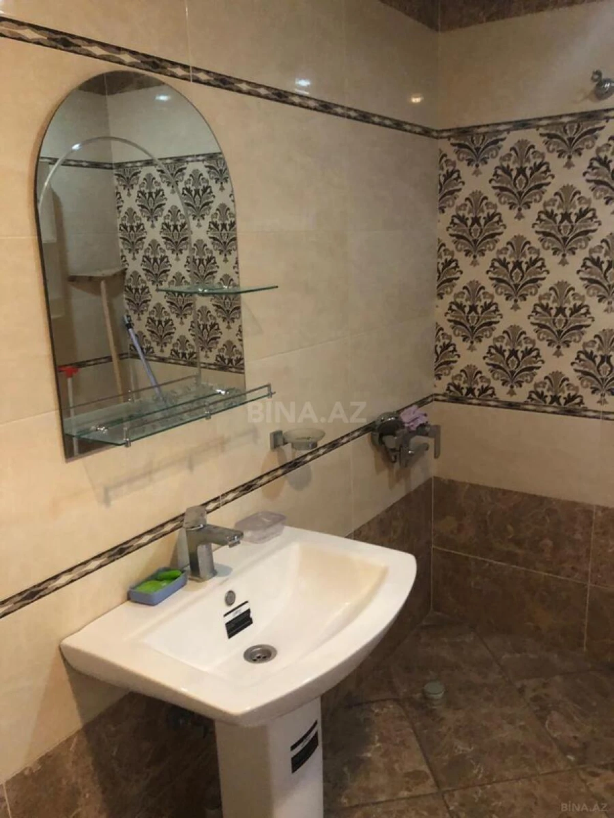 Satılır 4 otaqlı mənzil 203 m²