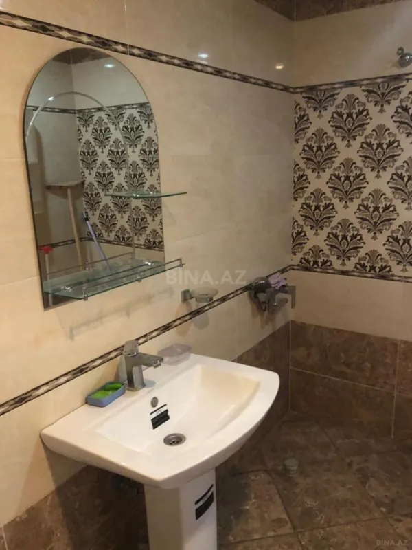 Satılır 4 otaqlı mənzil 203 m²