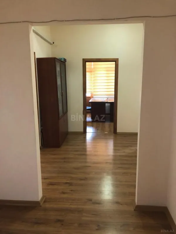 Satılır 4 otaqlı mənzil 203 m²