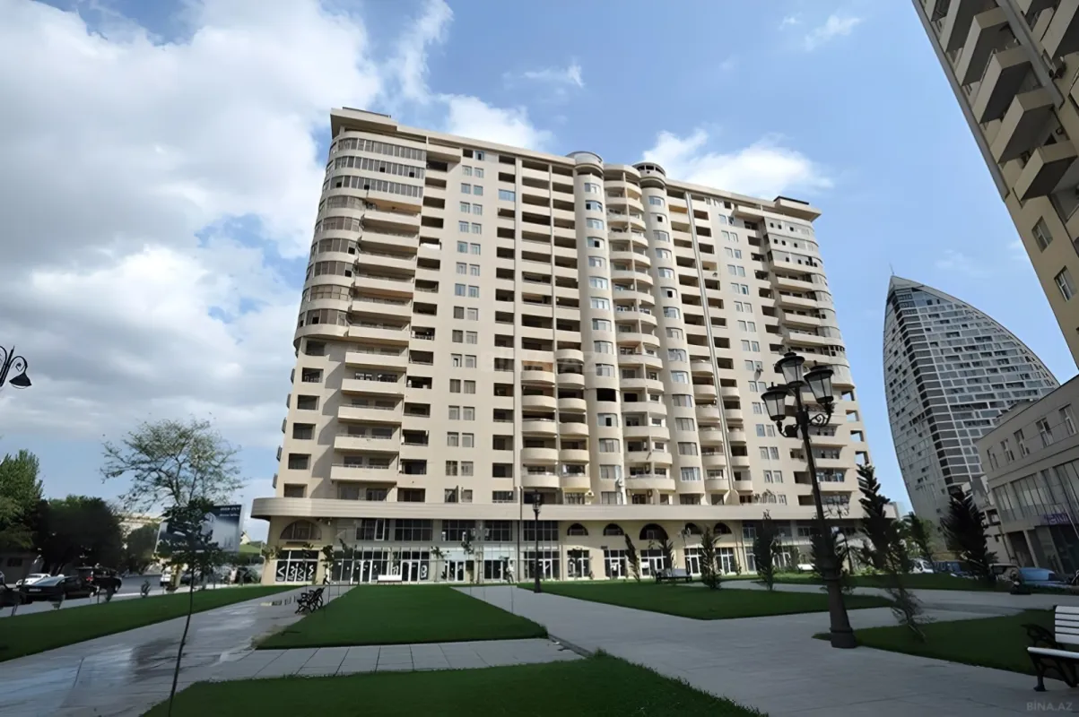 Satılır 4 otaqlı mənzil 203 m²