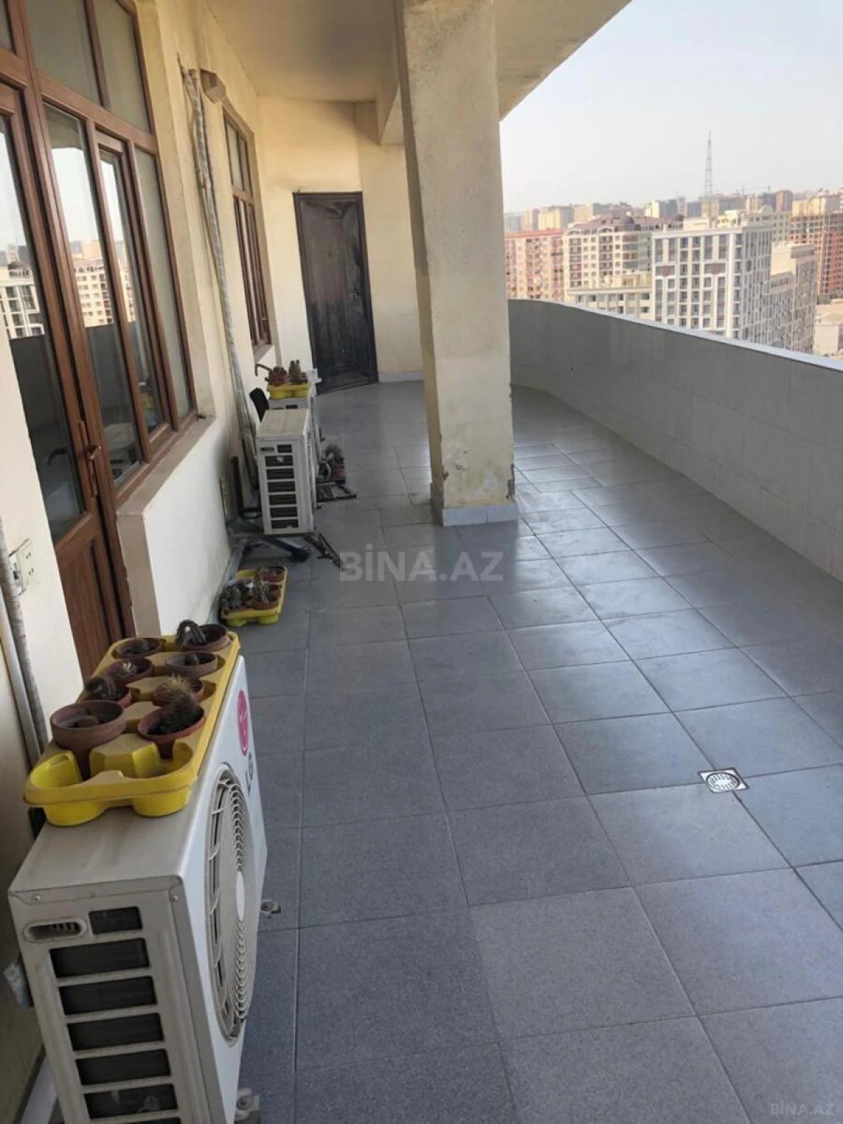 Satılır 4 otaqlı mənzil 203 m²