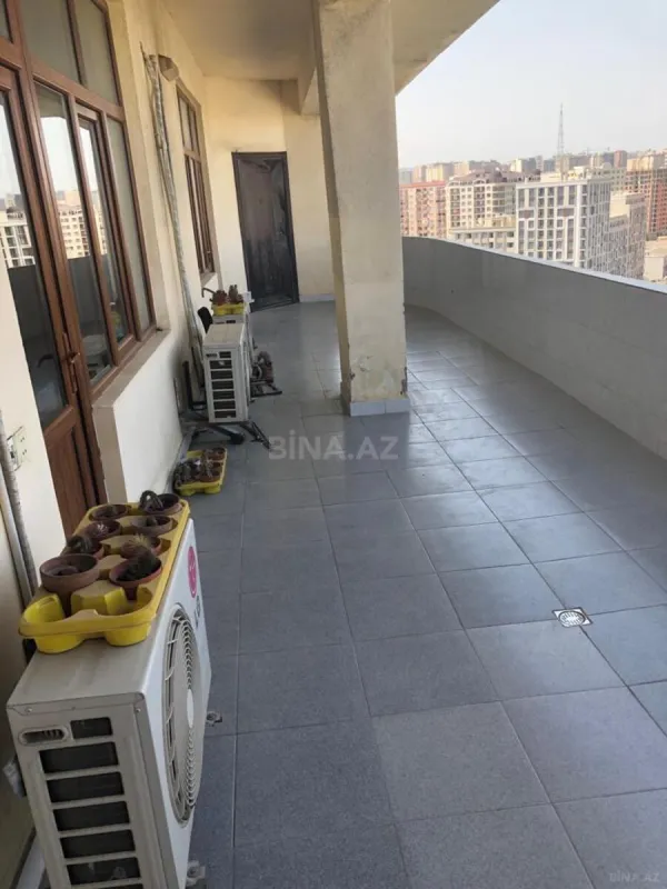 Satılır 4 otaqlı mənzil 203 m²