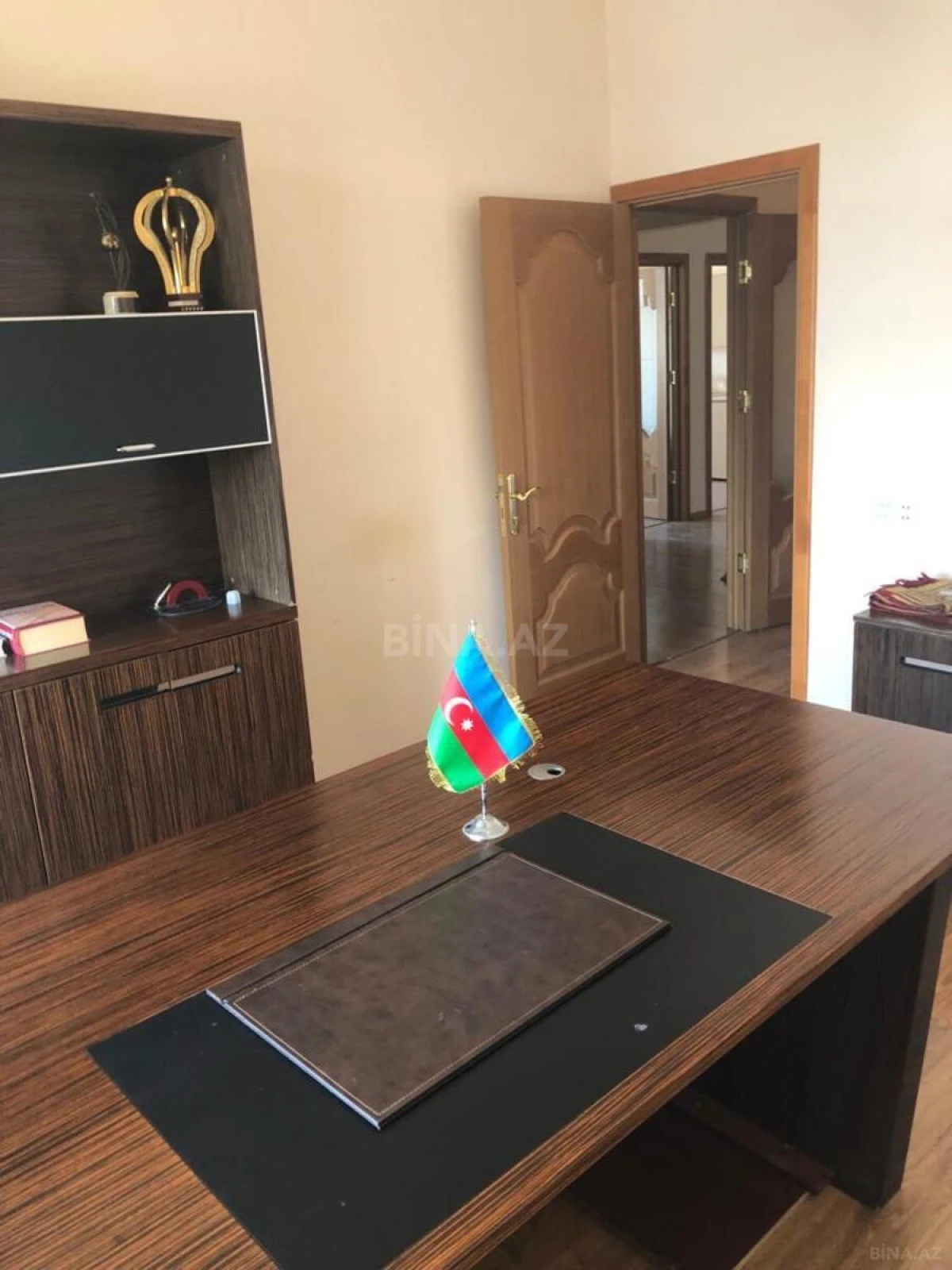 Satılır 4 otaqlı mənzil 203 m²