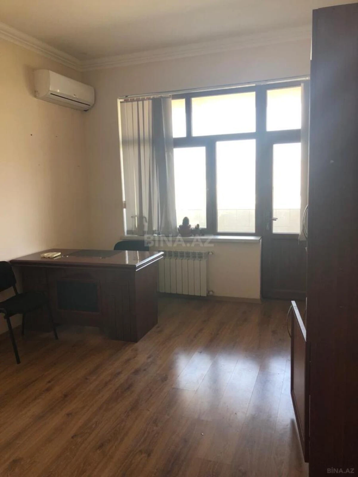 Satılır 4 otaqlı mənzil 203 m²
