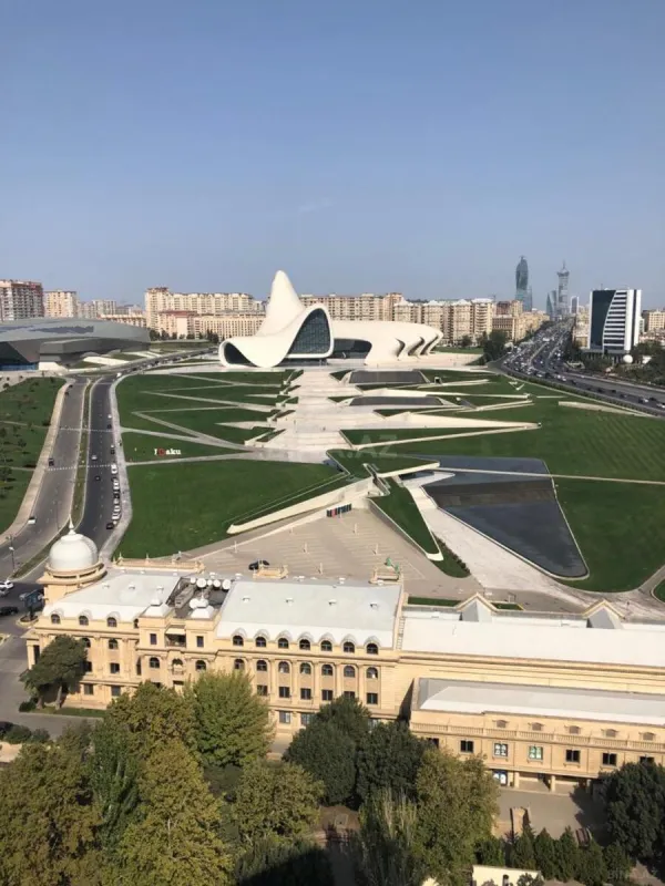 Satılır 4 otaqlı mənzil 203 m²