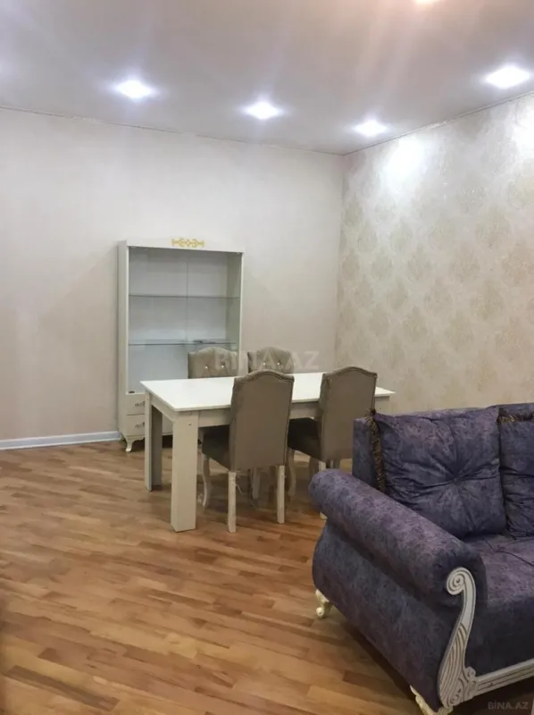 Kirayə verilir 2 otaqlı mənzil 105 m²