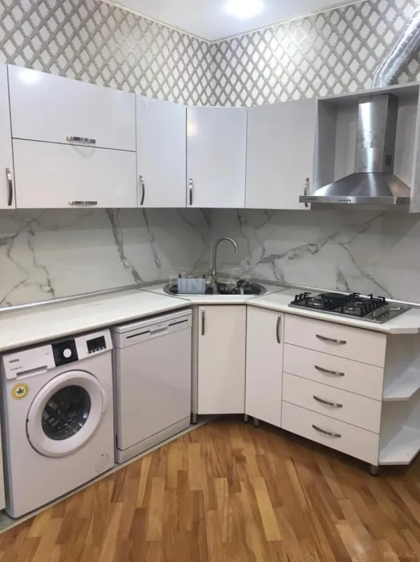Kirayə verilir 2 otaqlı mənzil 105 m²