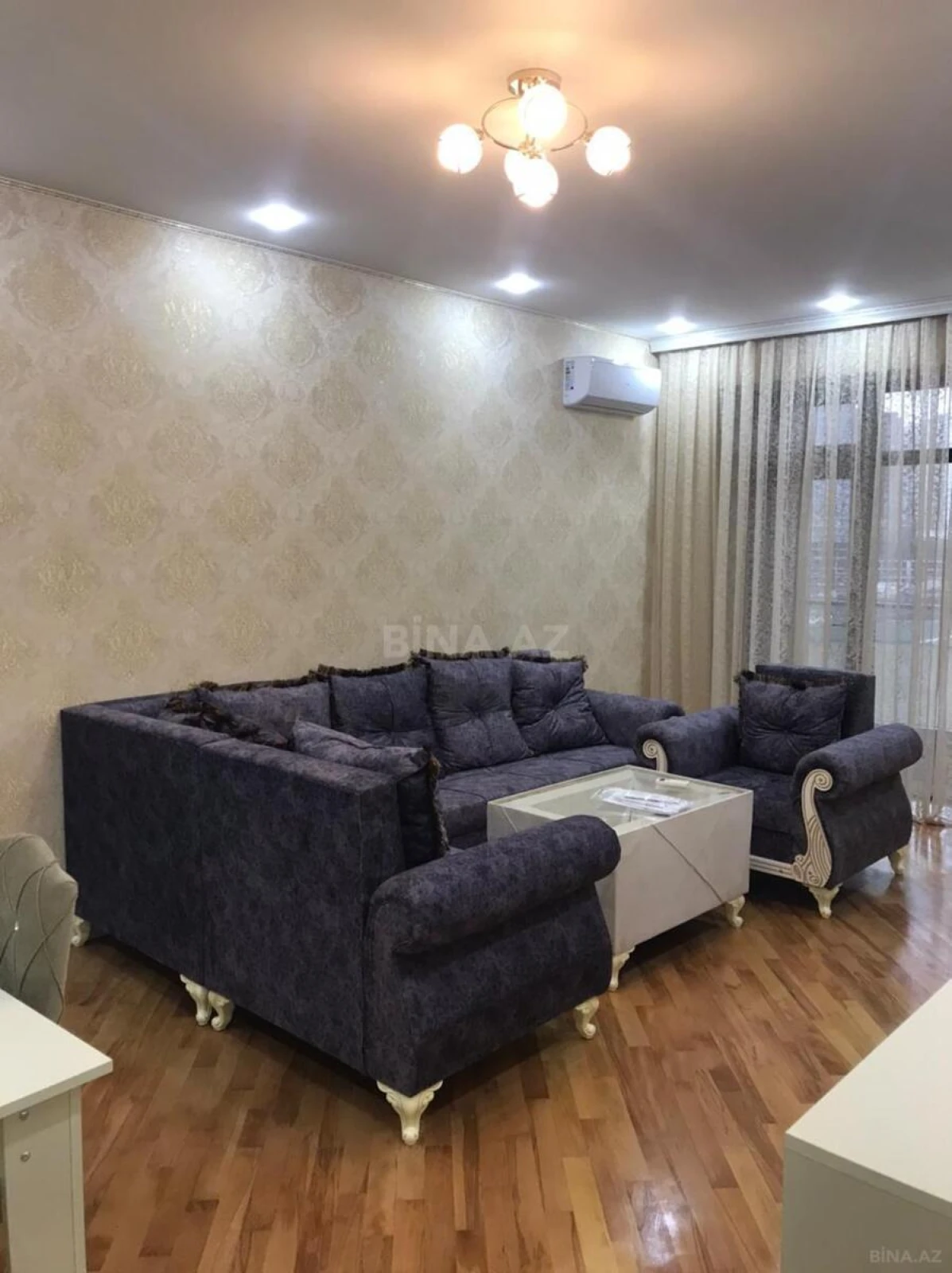 Kirayə verilir 2 otaqlı mənzil 105 m²