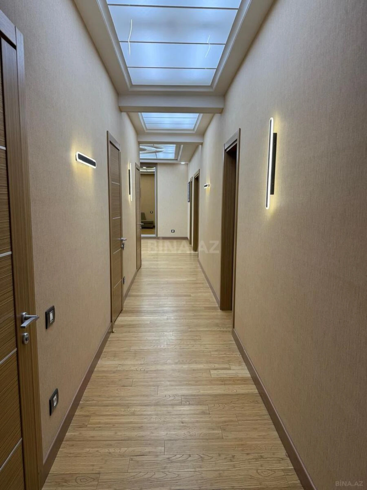 Kirayə verilir 5 otaqlı mənzil 180 m²