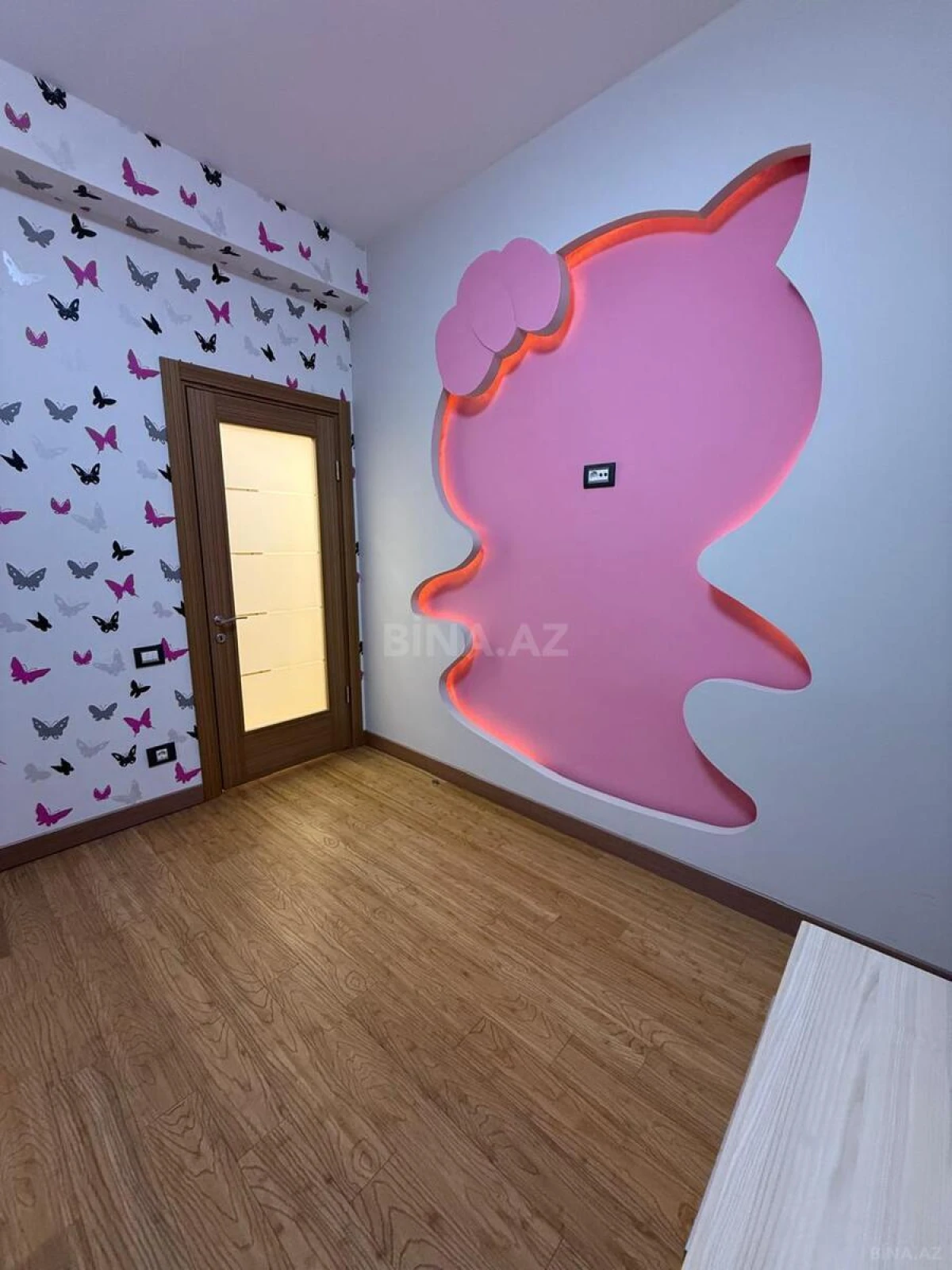 Kirayə verilir 5 otaqlı mənzil 180 m²