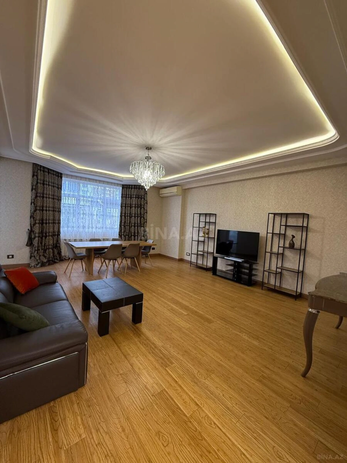 Kirayə verilir 5 otaqlı mənzil 180 m²