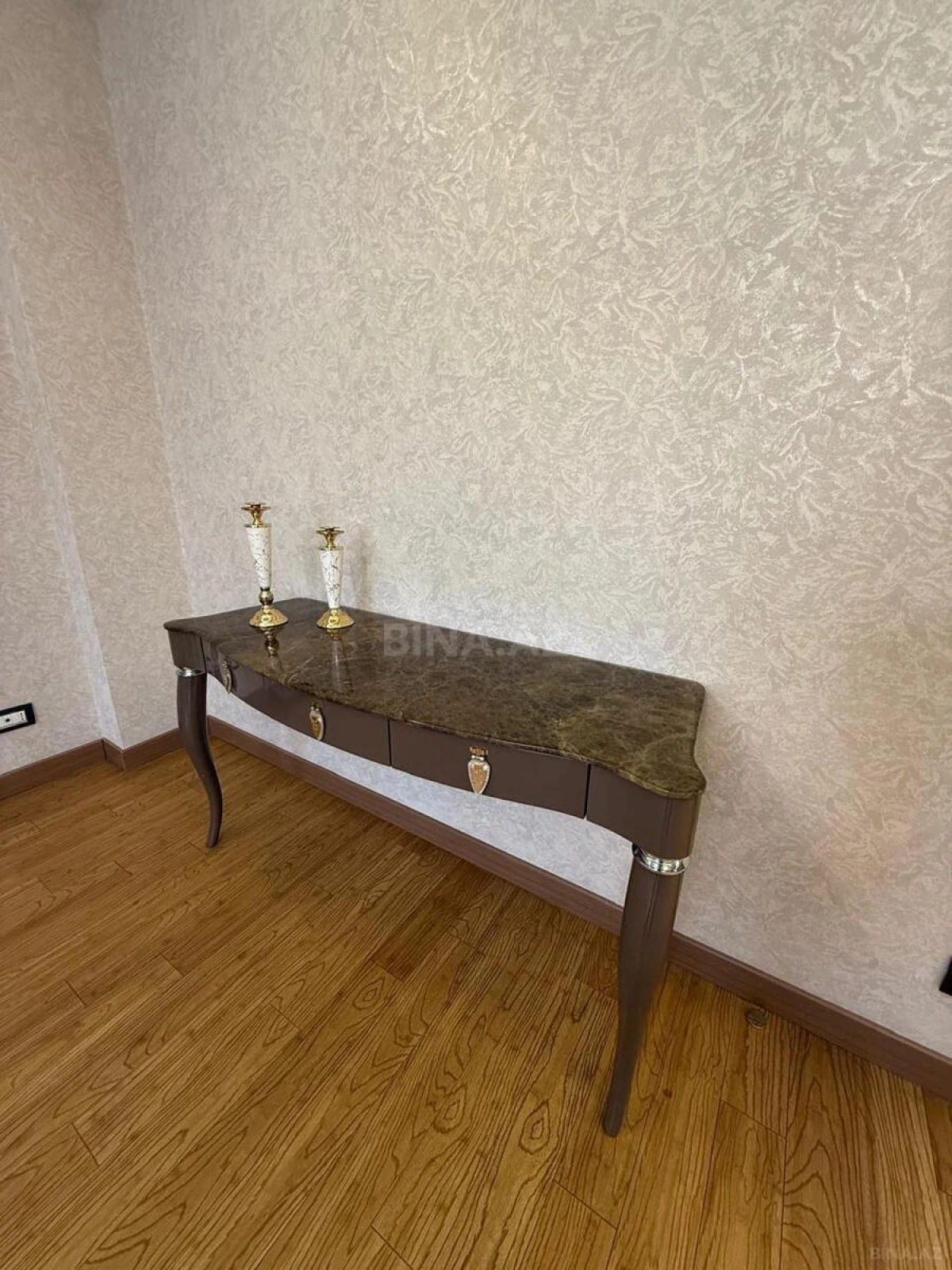 Kirayə verilir 5 otaqlı mənzil 180 m²