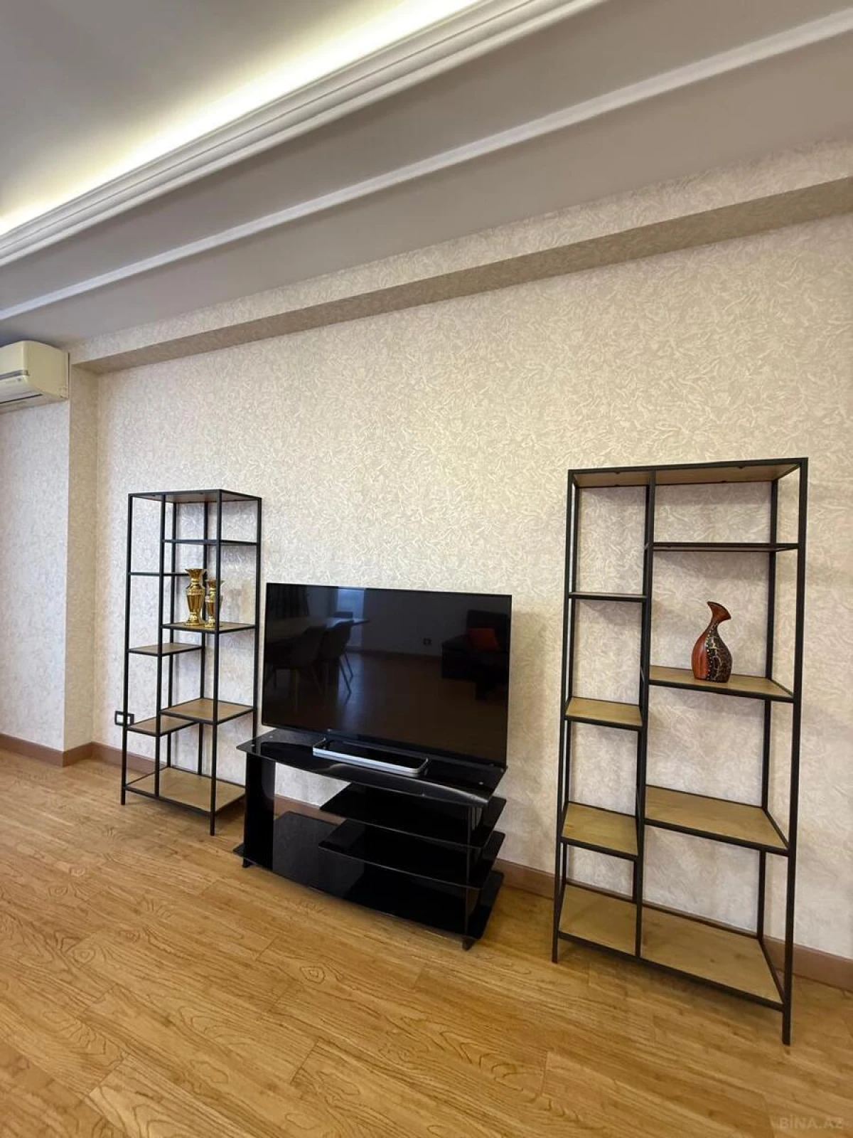 Kirayə verilir 5 otaqlı mənzil 180 m²