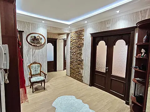 Satılır 3 otaqlı mənzil 125 m²