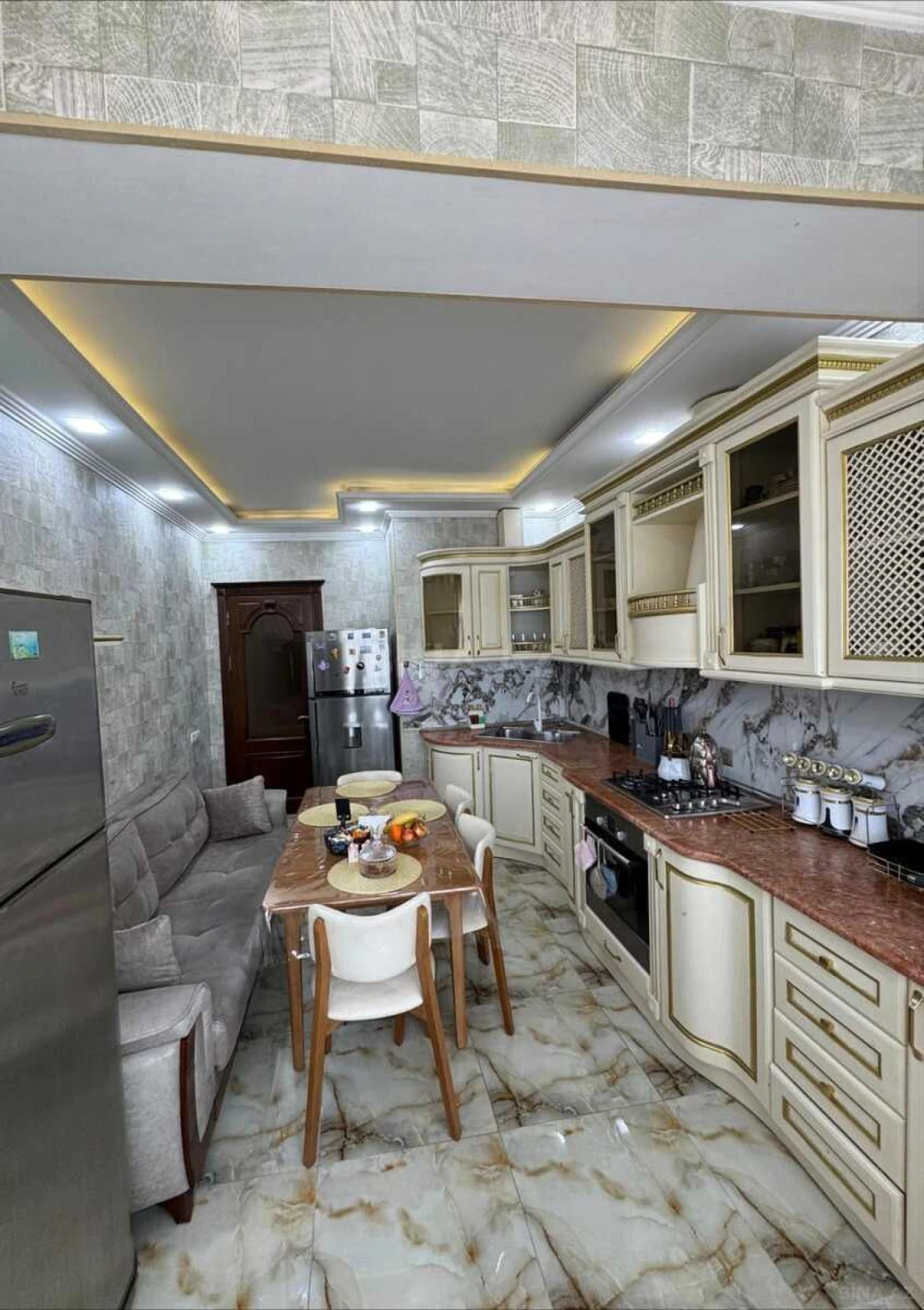 Satılır 3 otaqlı mənzil 125 m²