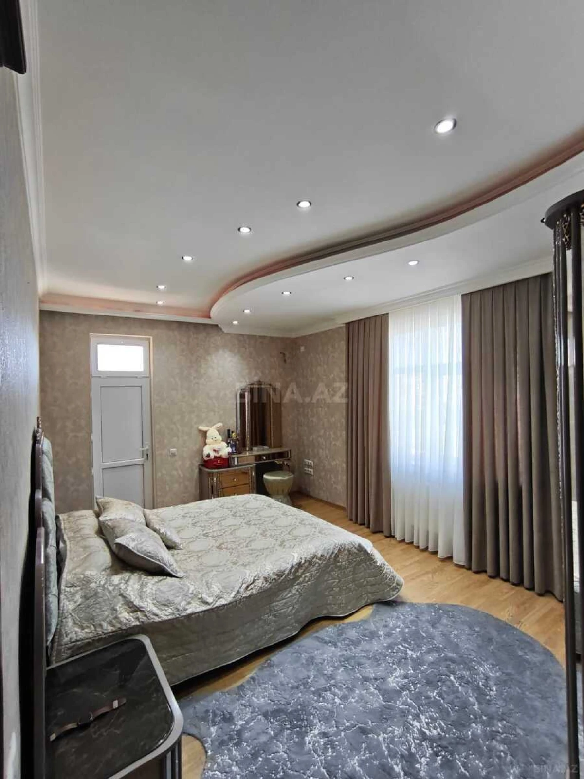 Satılır 3 otaqlı mənzil 125 m²