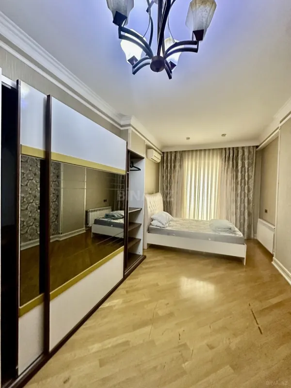 Kirayə verilir 4 otaqlı mənzil 180 m²