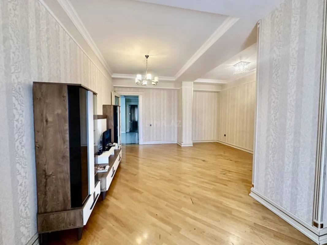 Kirayə verilir 4 otaqlı mənzil 180 m²