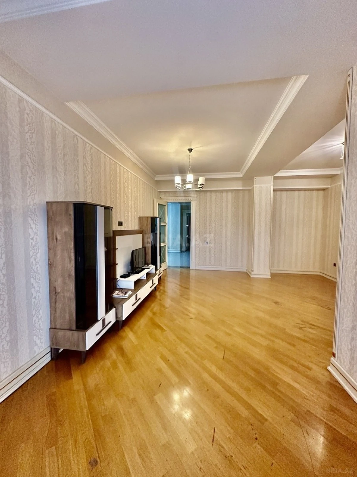 Kirayə verilir 4 otaqlı mənzil 180 m²